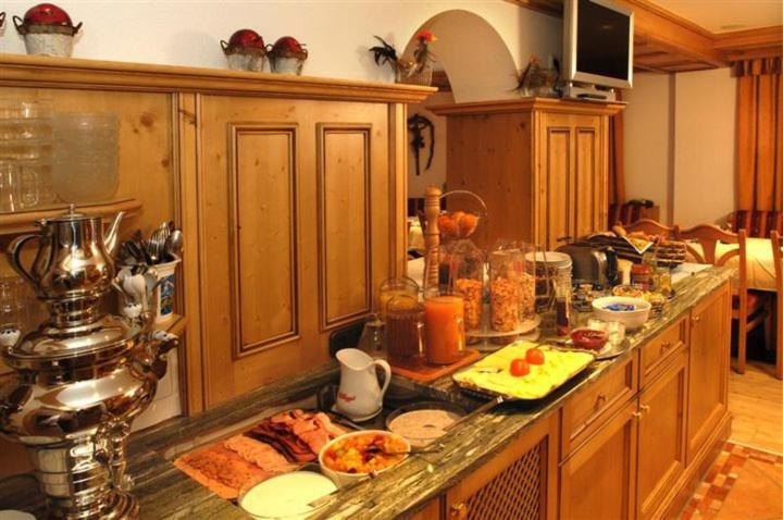 Hotel Kristall B&B Ισγκλ Εξωτερικό φωτογραφία