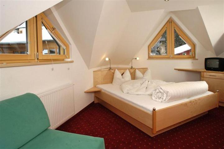Hotel Kristall B&B Ισγκλ Εξωτερικό φωτογραφία