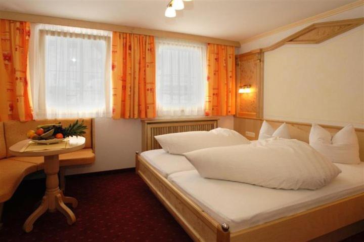 Hotel Kristall B&B Ισγκλ Εξωτερικό φωτογραφία